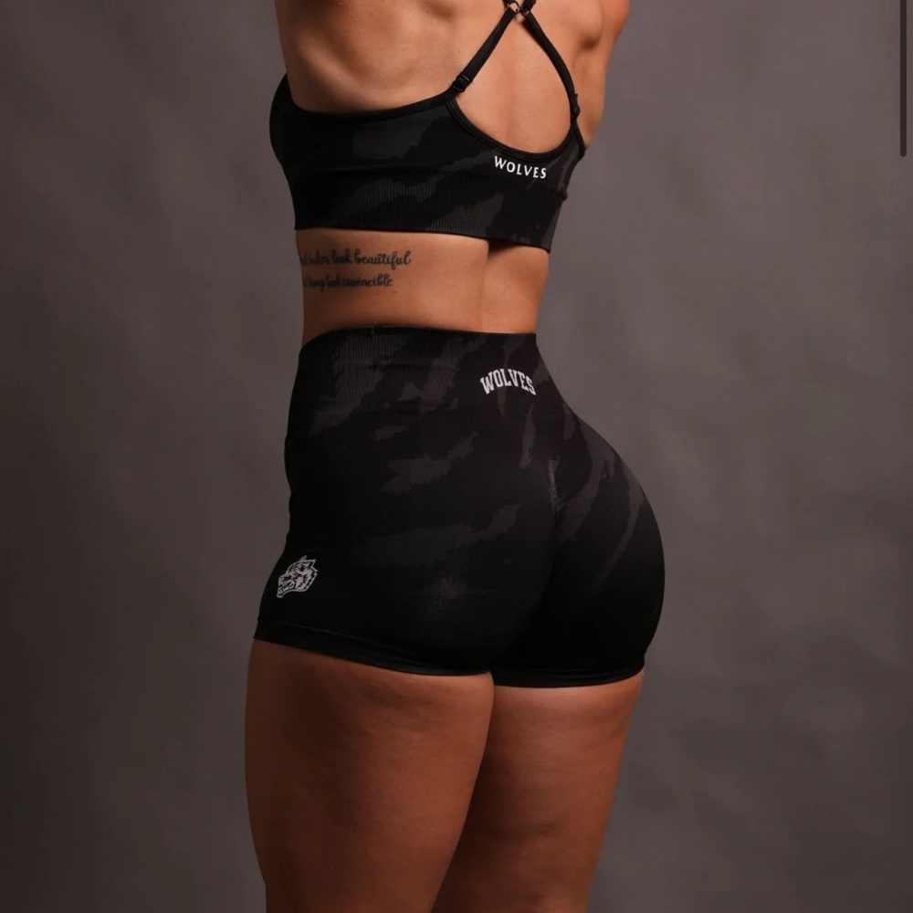 Darc Sport LOYALTY "EVERSON SEAMLESS" SHORTS IN BLACK NATIVE CAMO